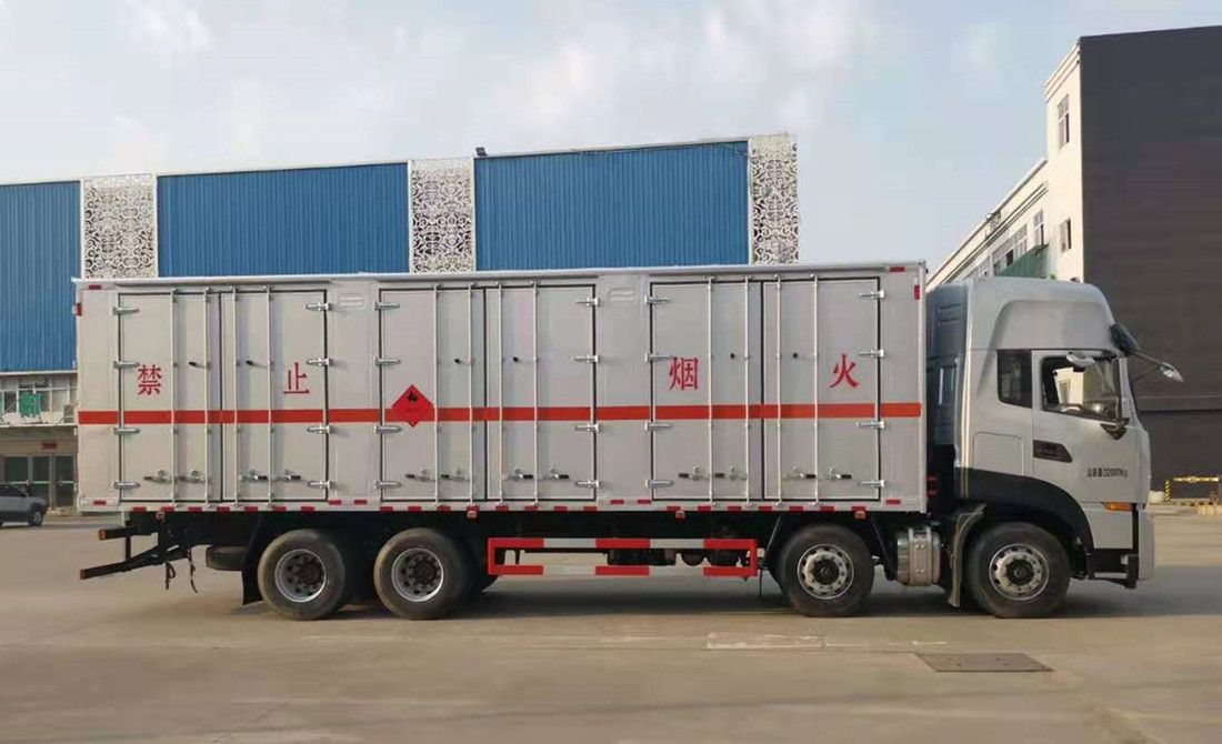 東風(fēng)天龍國六9.6米雜項(xiàng)危險品廂式運(yùn)輸車